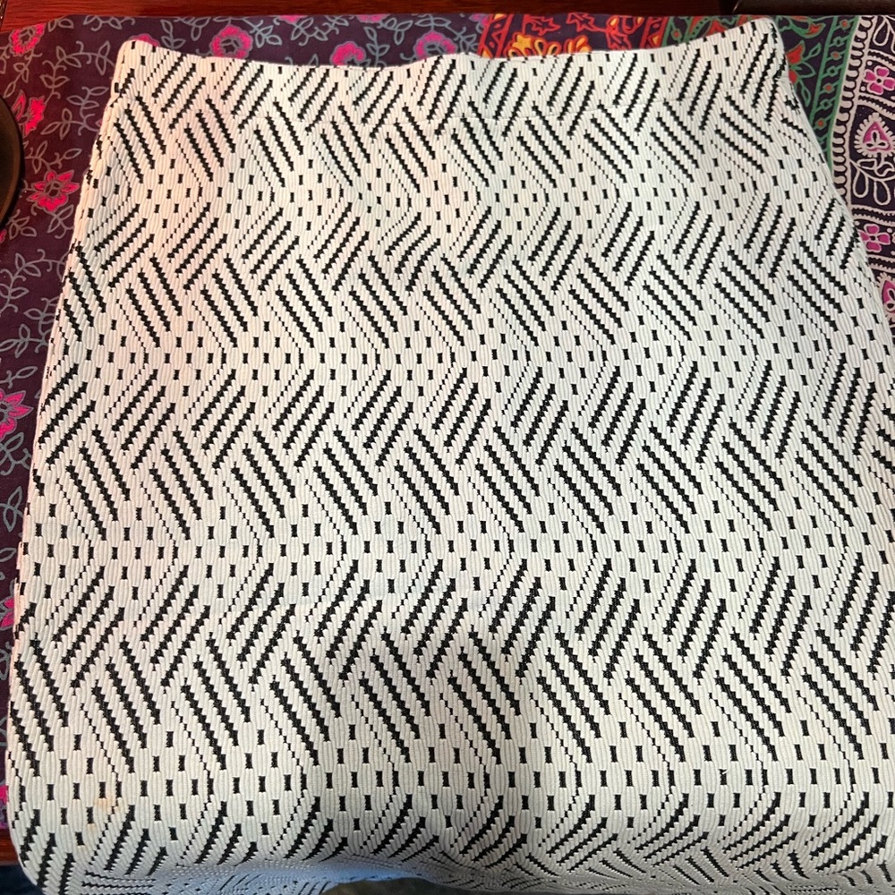 Mid length Black and White Patterned pencil Skirt